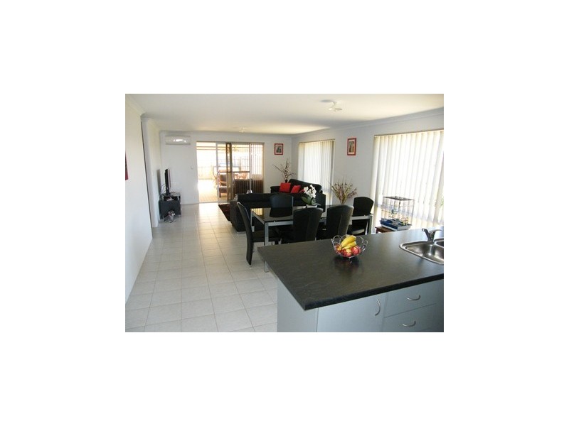 24 Tinsel Street, Yanchep WA 6035