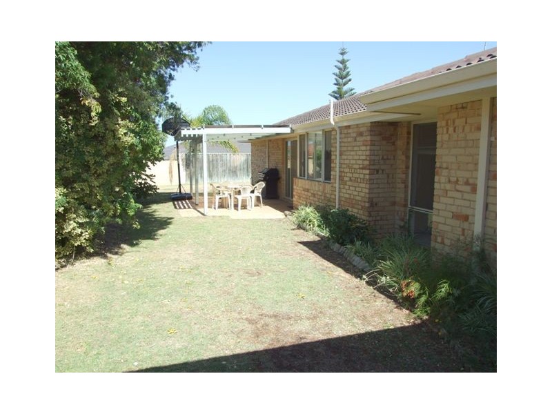 4 Fawley Retreat, Mindarie WA 6030