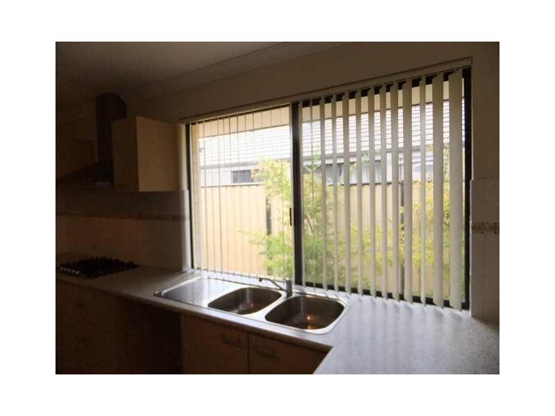 14 Willeroo Chase, Carramar WA 6031