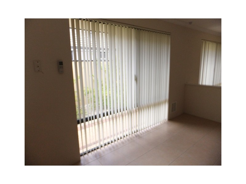 14 Willeroo Chase, Carramar WA 6031