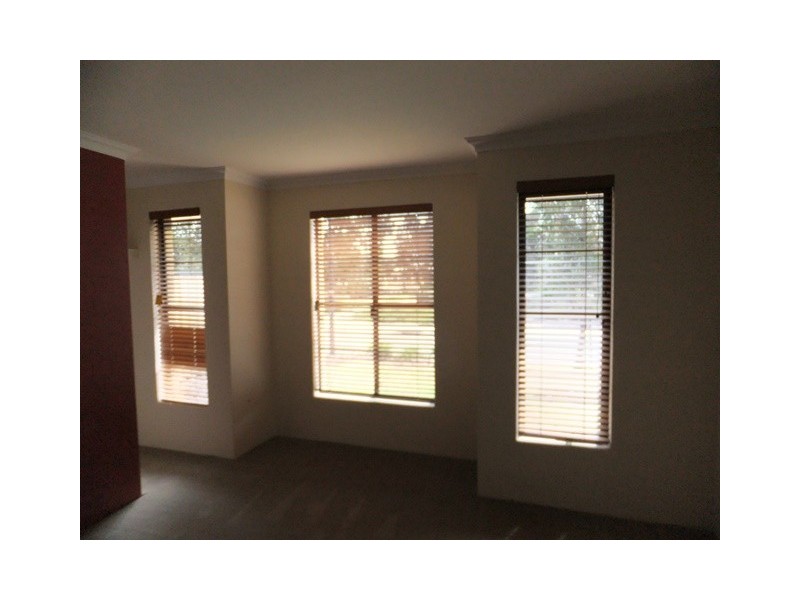 14 Willeroo Chase, Carramar WA 6031