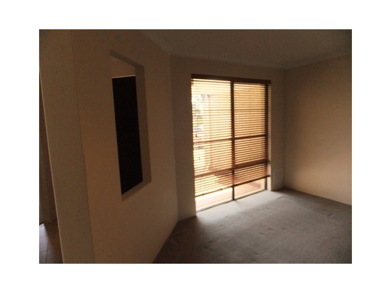 14 Willeroo Chase, Carramar WA 6031