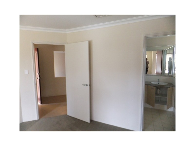 14 Willeroo Chase, Carramar WA 6031