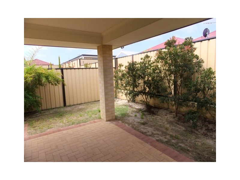 14 Willeroo Chase, Carramar WA 6031