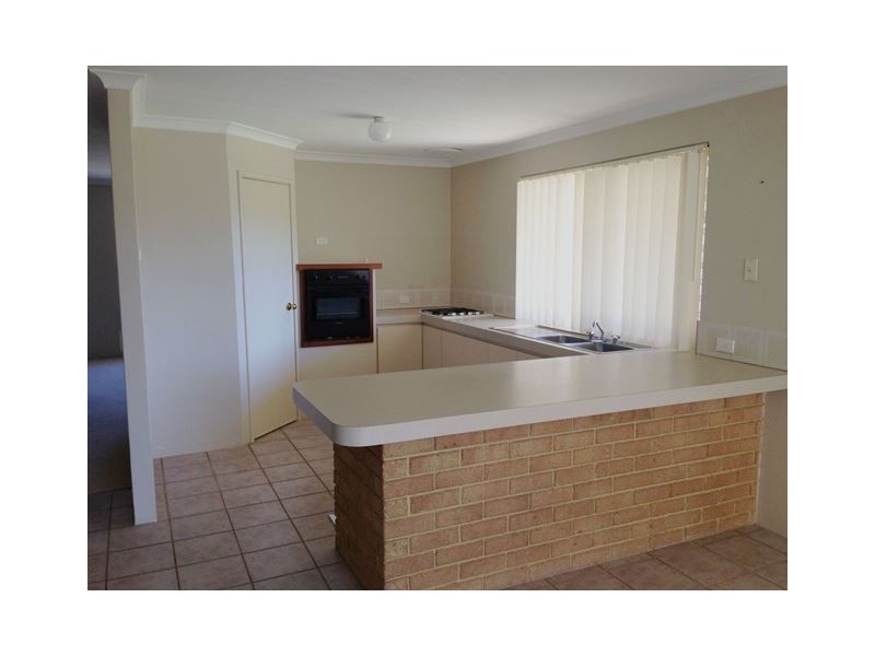 2 Mossdale Pass, Kinross WA 6028