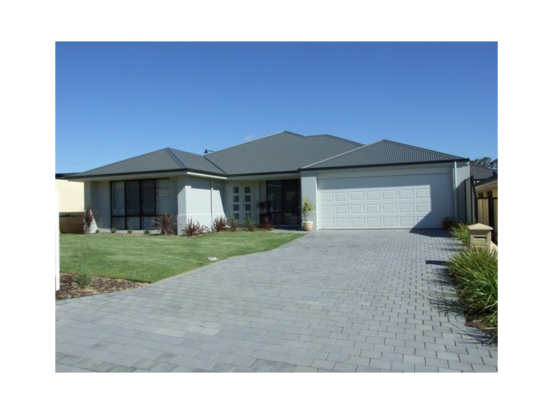 8  Hacienda Drive, Clarkson WA 6030