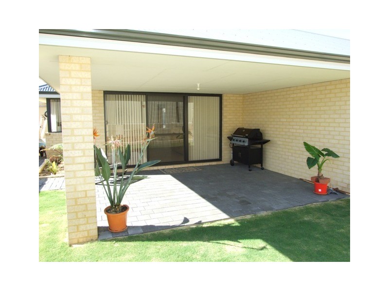 8  Hacienda Drive, Clarkson WA 6030