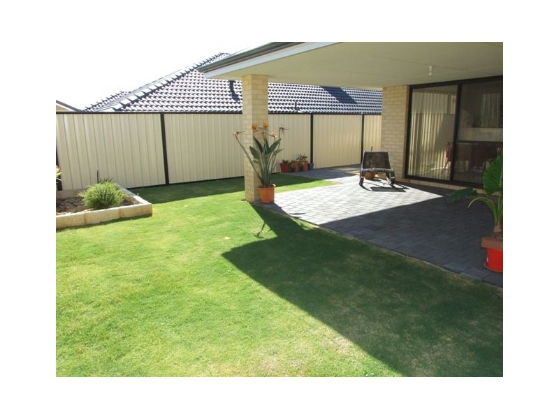 8  Hacienda Drive, Clarkson WA 6030