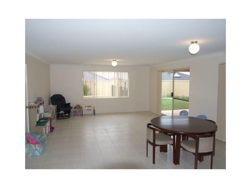 33 Thurleigh Approach, Butler WA 6036