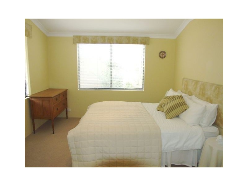 86  Golf Links Drive, Carramar WA 6031