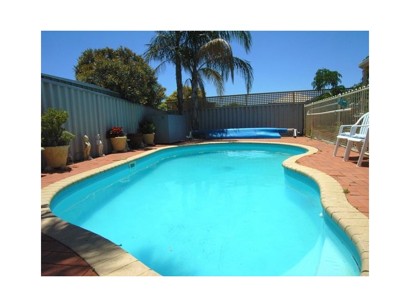 28 Houghton Drive, Carramar WA 6031