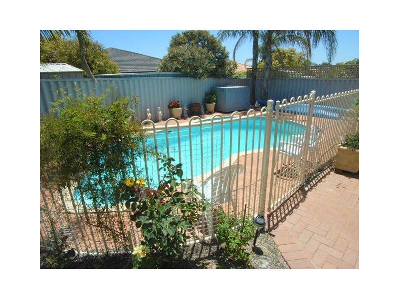 28 Houghton Drive, Carramar WA 6031