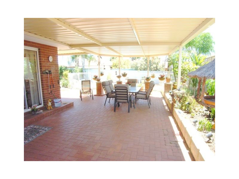 28 Houghton Drive, Carramar WA 6031