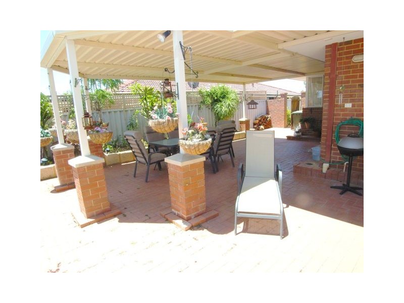 28 Houghton Drive, Carramar WA 6031