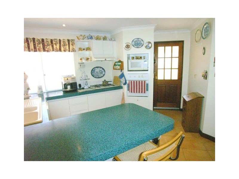 28 Houghton Drive, Carramar WA 6031