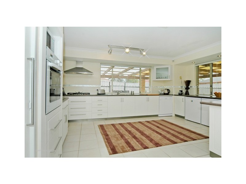 6  Doon Court, Kinross WA 6028