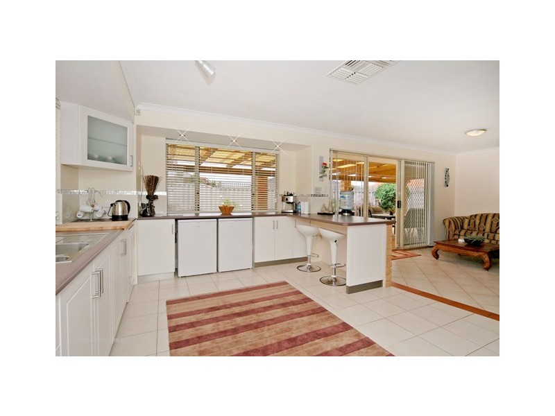 6  Doon Court, Kinross WA 6028