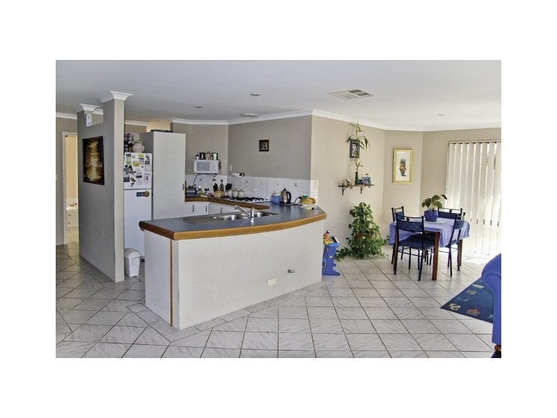 27 Seagrove Blvd, Merriwa WA 6030