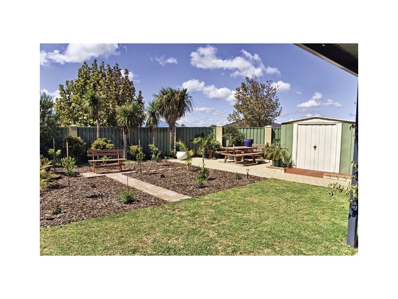 27 Seagrove Blvd, Merriwa WA 6030