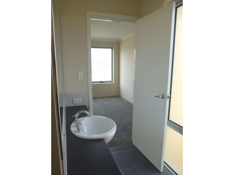 24  Beachwood Crescent, Butler WA 6036