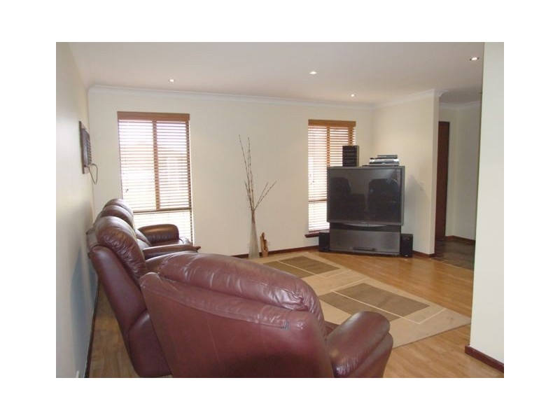 8 Deltoid Place, Heathridge WA 6027