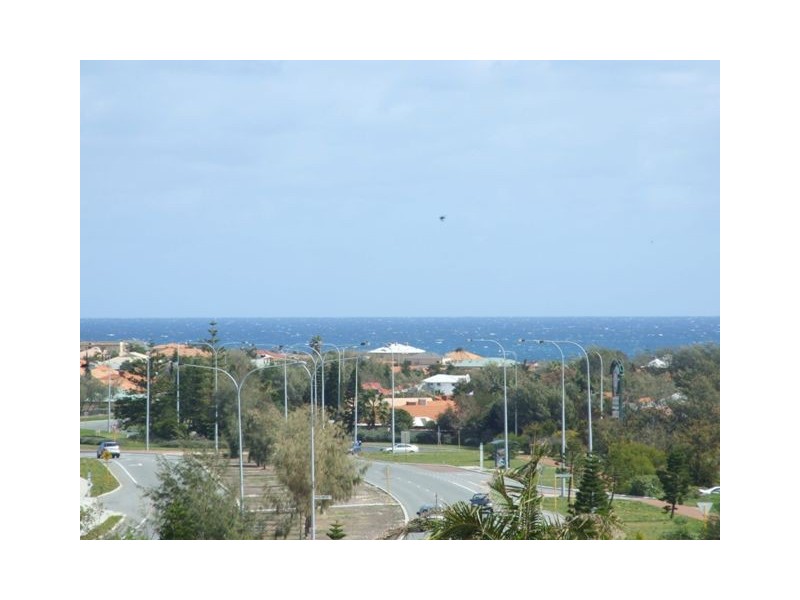 16 Vilamour Close, Currambine WA 6028