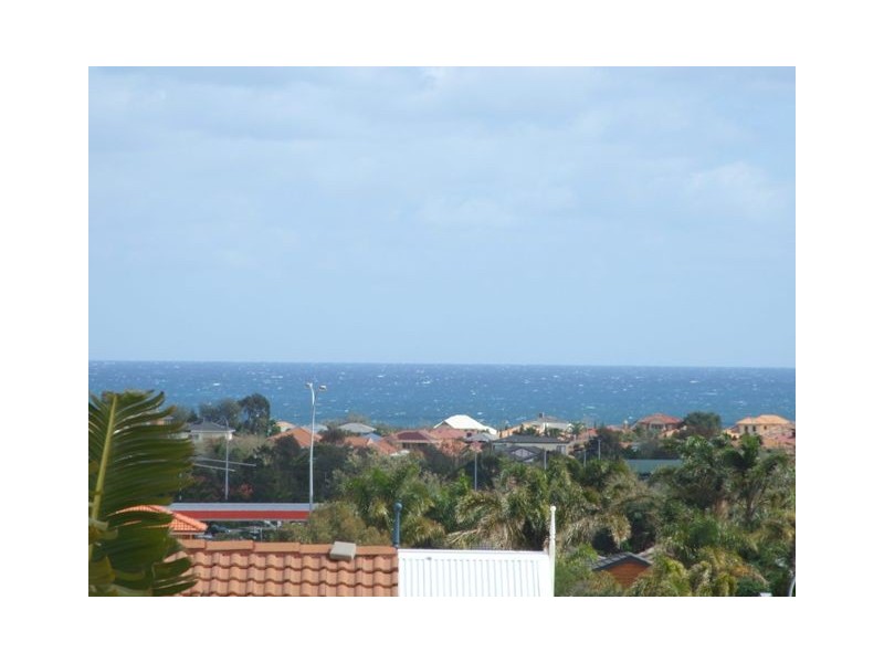 16 Vilamour Close, Currambine WA 6028