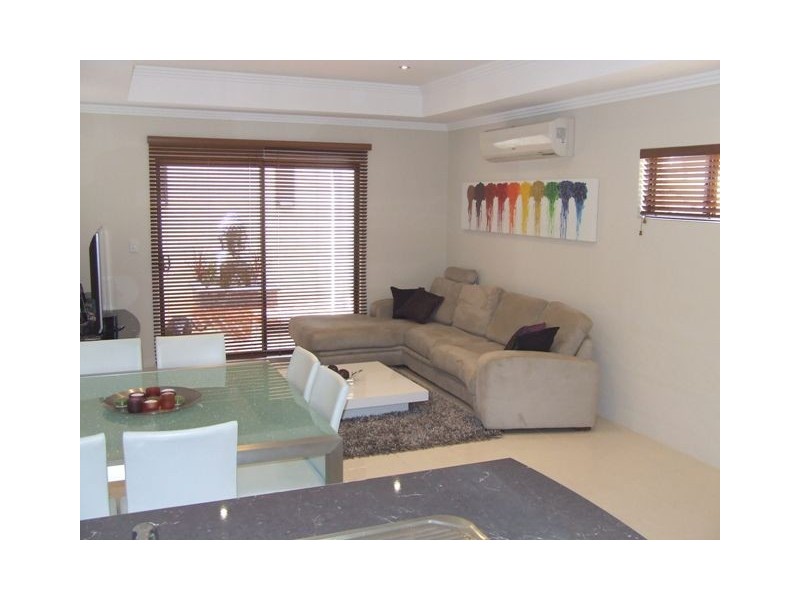 2/27B  Stroughton Road, Westminster WA 6061