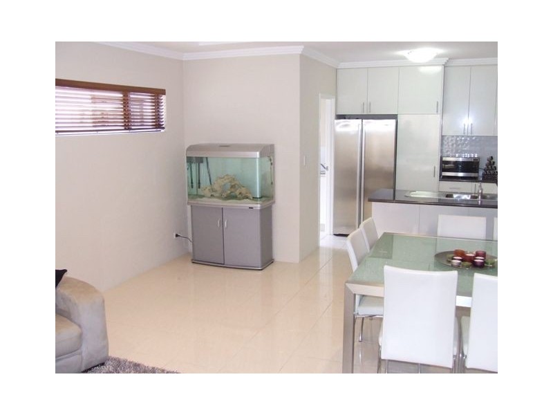 2/27B  Stroughton Road, Westminster WA 6061