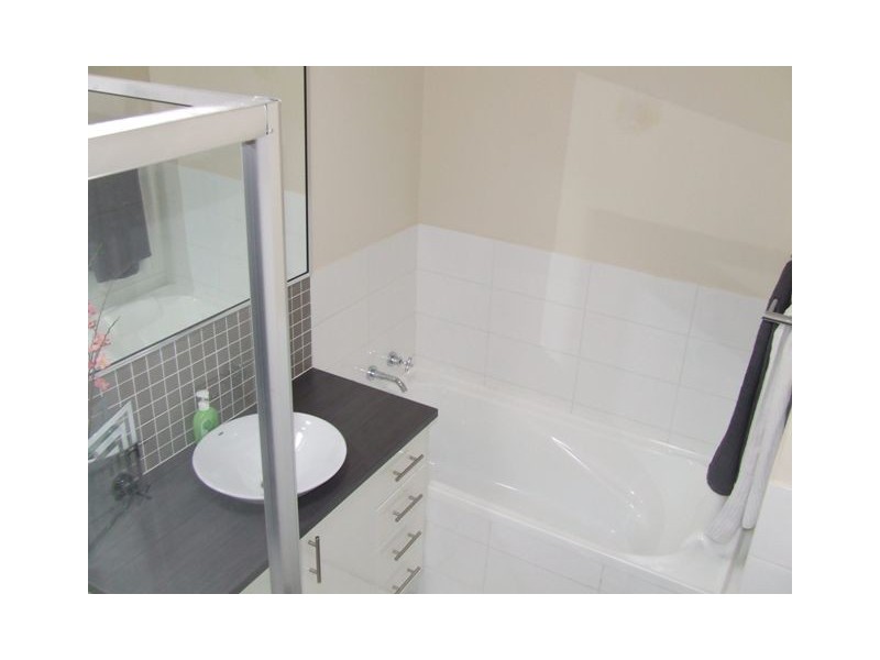 2/27B  Stroughton Road, Westminster WA 6061