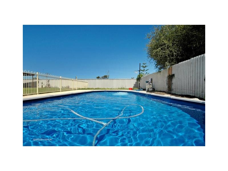 4  St Ives Drive, Yanchep WA 6035