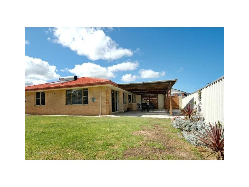 4  St Ives Drive, Yanchep WA 6035