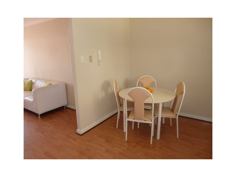 6/24 Pelham Way, Girrawheen WA 6064