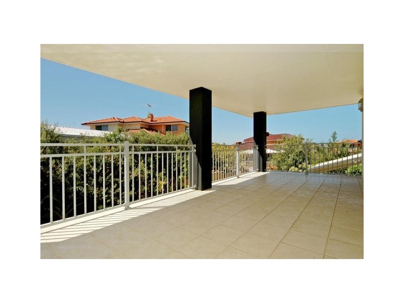 4 Tees Court, Mindarie WA 6030