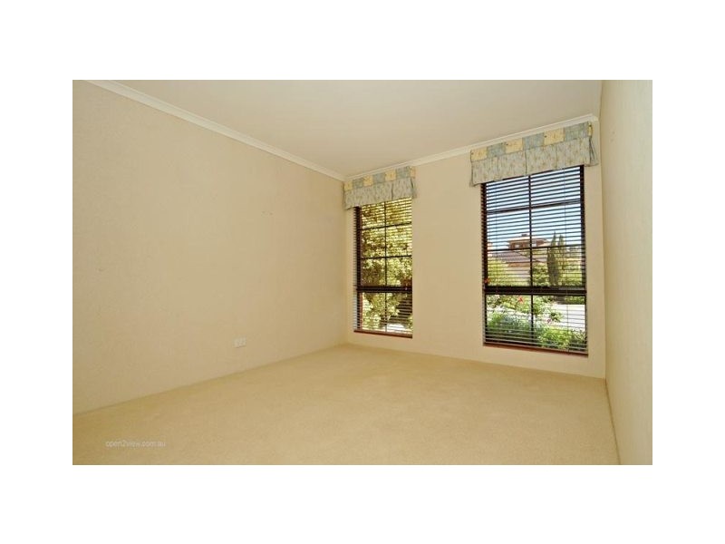 30 Rochester Drive, Mindarie WA 6030