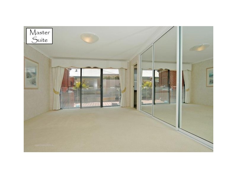 30 Rochester Drive, Mindarie WA 6030