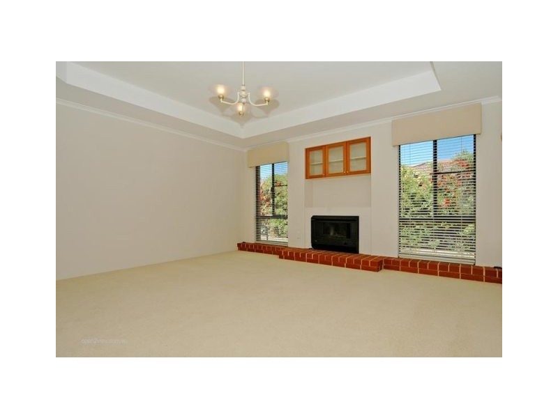 30 Rochester Drive, Mindarie WA 6030