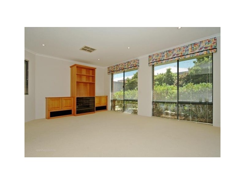 30 Rochester Drive, Mindarie WA 6030