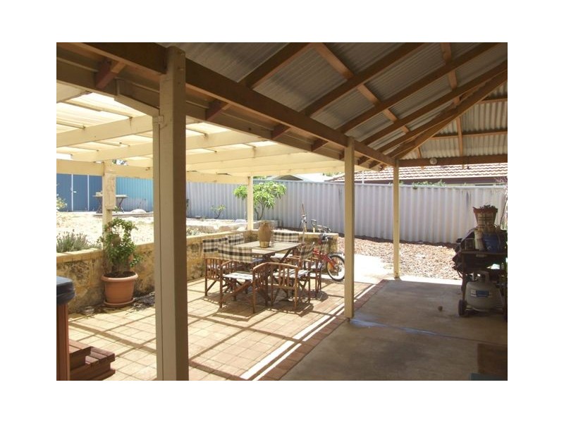 8 Burnett Drive, Clarkson WA 6030