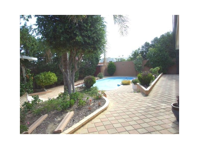 19  Beaumarks Court, Mindarie WA 6030