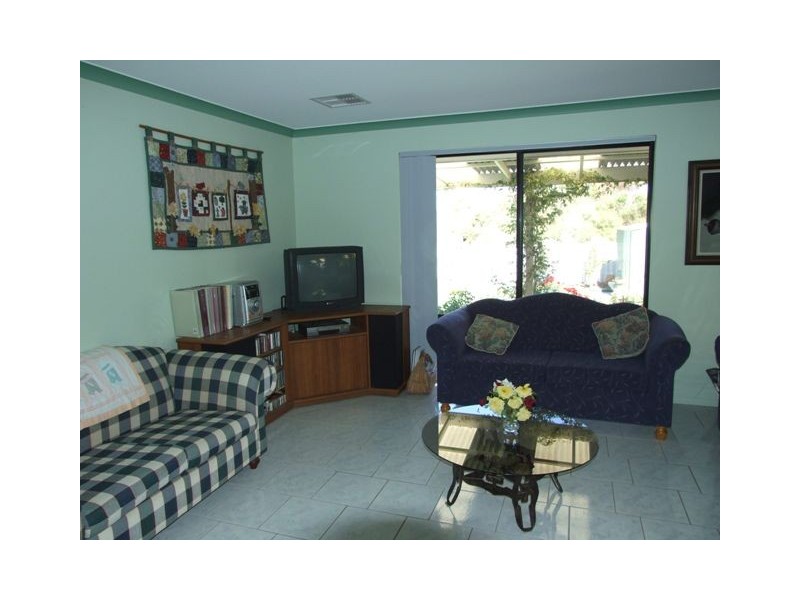 11 Theydon Grove, Two Rocks WA 6037