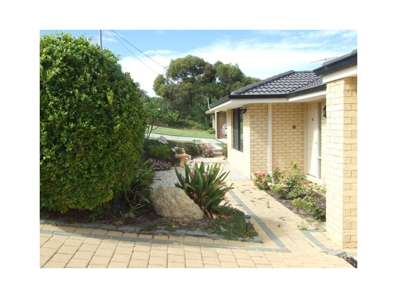 11 Theydon Grove, Two Rocks WA 6037