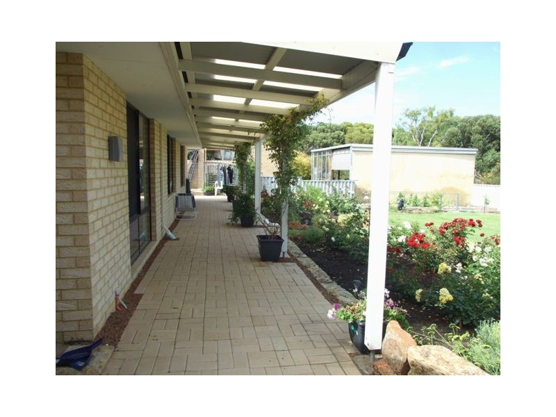 11 Theydon Grove, Two Rocks WA 6037