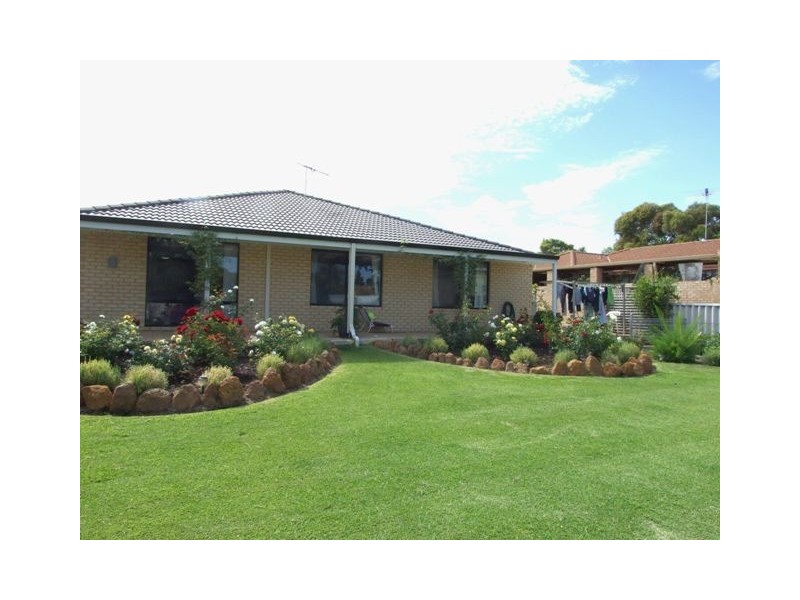 11 Theydon Grove, Two Rocks WA 6037