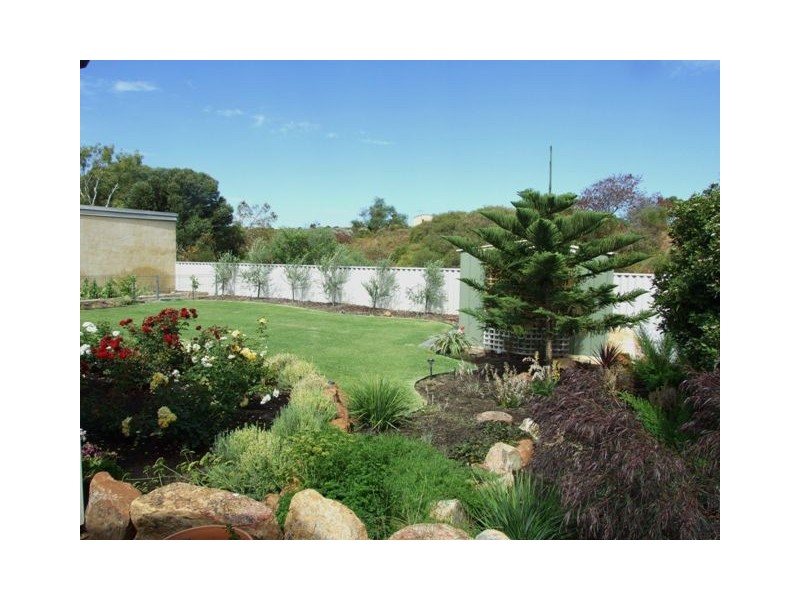 11 Theydon Grove, Two Rocks WA 6037