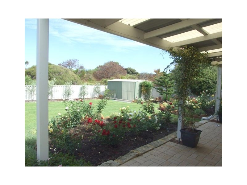 11 Theydon Grove, Two Rocks WA 6037