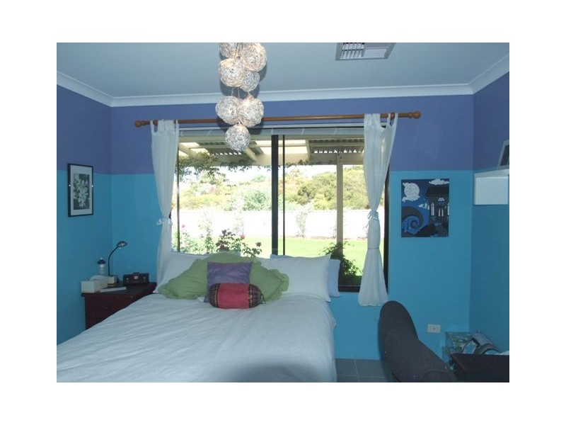 11 Theydon Grove, Two Rocks WA 6037