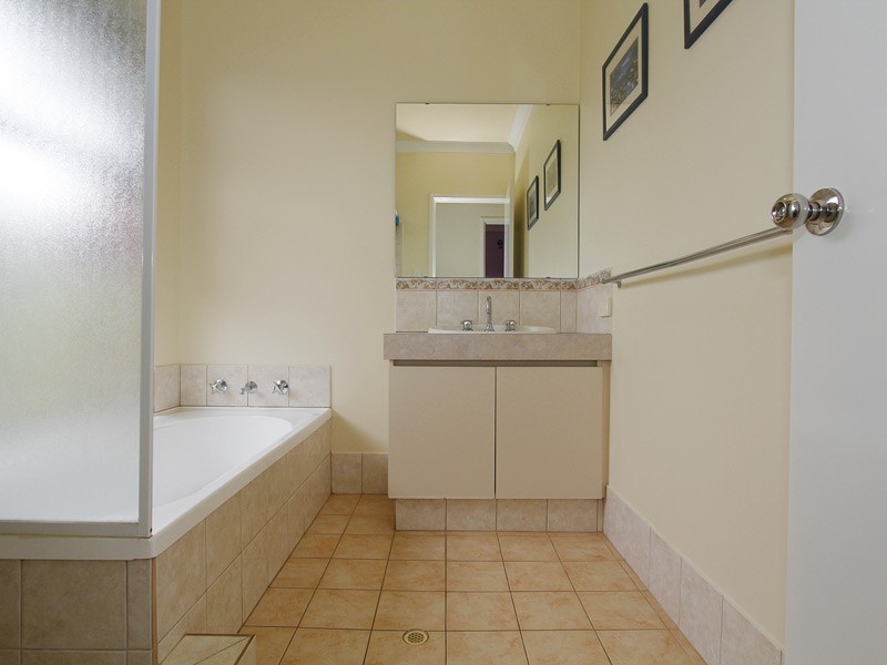 11 Nambucca Road, Merriwa WA 6030