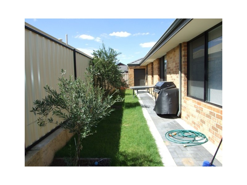 17 Lakewood Terrace, Clarkson WA 6030