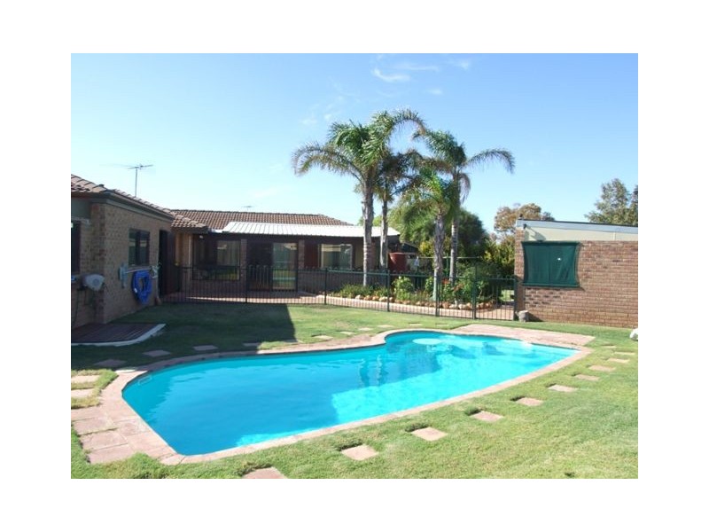 4 Redruth Court, Yanchep WA 6035